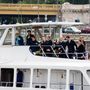 Két hajó a hajózási társaság tagjaival (és egy a média képviselőivel) a baleset helyszínére, a Margit híd pesti hídpillére közelébe hajózott, majd egy koszorút engedtek a vízbe és virágokat szórtak.
