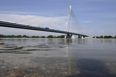 Az új komáromi Duna-híd (Monostori híd) az avatás napján 