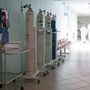 Oxigénpalackok a fehérgyarmati kórház koronavírussal fertőzött betegek fogadására kialakított osztályán 2021. április 2-án. Az intézmény kizárólag COVID-ellátást végez.