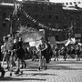 1946. Oktogon, május 1-i ünnepség felvonulói.