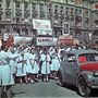 1946. Nyugati (Marx) tér, jobbra a Váci út, május 1-i felvonulók.
