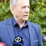 A Polgári Magyarországért Alapítvány rendezvényére a Polgári Piknikre érkező Benkő Tibor honvédelmi miniszter nyilatkozik a sajtó munkatársainak a kötcsei Dobozy kúriánál 2021. szeptember 4-én.