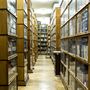 Az OMSZ könyvtára egyedülálló gyűjtemény az országban a maga közel tízezer kötetével, köztük meteorológiai szótárakkal, térképekkel, lexikonokkal és enciklopédiákkal a légkör tudományáról és a kapcsolódó határterületekről. A könyvek mellett jelentős mennyiségű, hozzávetőlegesen 12 ezer periodika, azaz sorozat és folyóirat is megtalálható könyvtárban a világ szinte minden tájáról. 