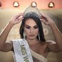 A győztes 20 éves nagykanizsai Tótpeti Lili a Miss World Hungary eredményhirdetésén a budapesti Lóvasút Rendezvényközpontban 2021. október 29-én
