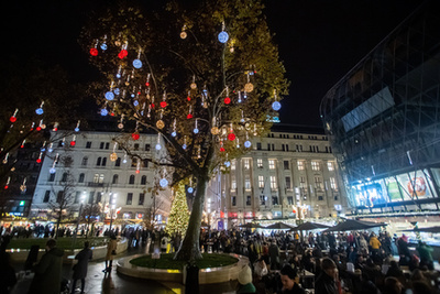 A Budapesti Adventi és Karácsonyi Vásár a belvárosi Vörösmarty téren 2021. november 28-án