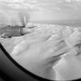Útban Kairó felé az első egyiptomi MALÉV járattal 1963. október 2-án. A repülőtér közelében feltűnik a sivatag a MALÉV IL-18-as gépének ablakában