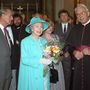 A négynapos hivatalos látogatáson hazánkban tartózkodó II. Erzsébet brit uralkodónő és férje Fülöp edinburghi herceg Kecskemét nevezetességeivel ismerkedett Fejes László apát-plébános kíséretében 1993. május 6-án