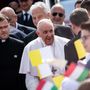 Ferenc pápát üdvözlik a reptéren