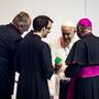 Ferenc pápa Rubik kockát kapott ajándékba