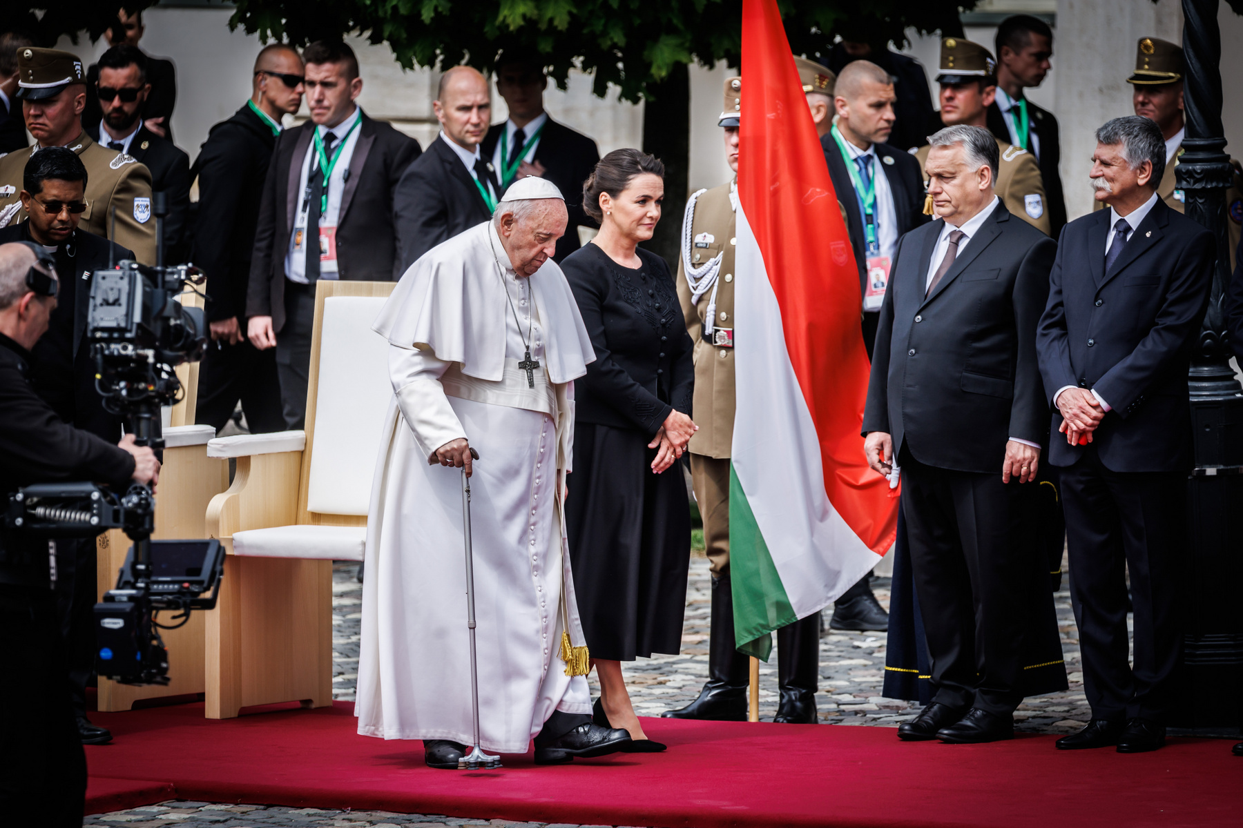A miniszterelnök Ferenc pápa budapesti látogatásán, 2023. április 28-án.