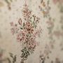 A francia virágmintás selyemkárpit darab egy tükör mögött vészelte át az évtizedeket