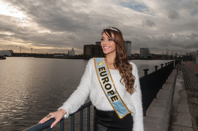Kulcsár Edina a Miss World 2014 nemzetközi szépségverseny második helyezettje és a Miss Europe díj nyertese Londonban 2014. december 15-én