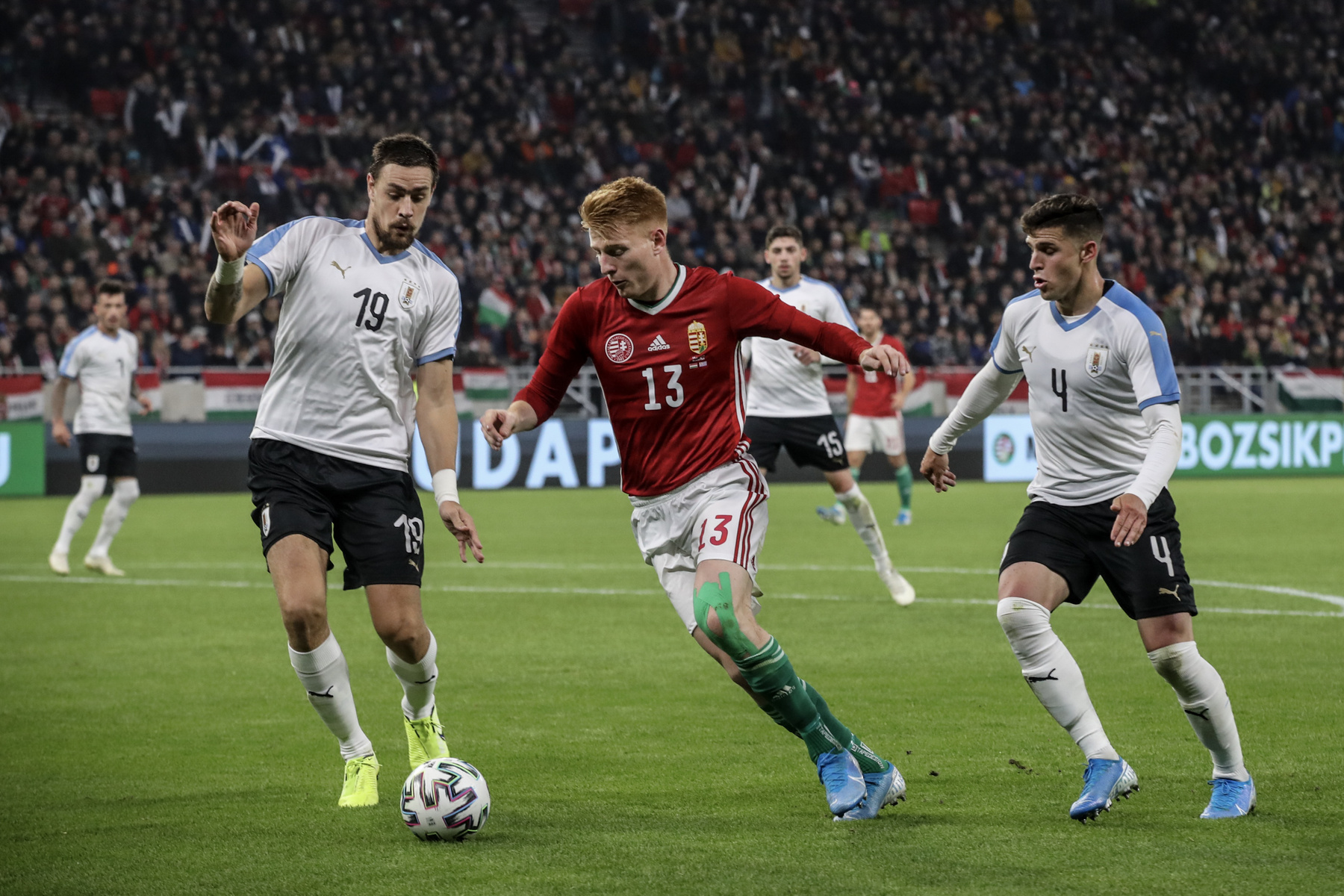 A későbbi második helyezett olasz Giorgio Malan (b) és a harmadik német Marvin Faly Dogue a férfi egyéni verseny laser run versenyszámában a budapesti öttusa Európa-bajnokságon a Puskás Aréna szoborparkjában 2024. július 13-án