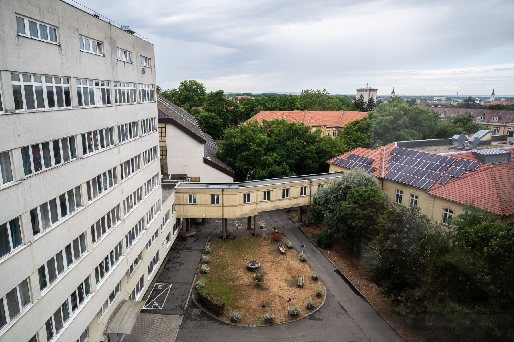 Betegtájékoztató monitor a Járóbeteg Irányítási Rendszerrel összeköttetésben