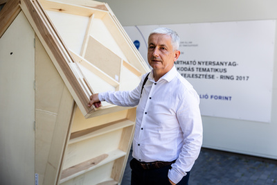 Prof. Dr. Magoss Endre, a Faipari Mérnöki és Kreatívipari Kar dékánja
