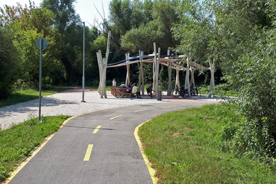Balatonboglárnál hivatalosan tilos lenne letérni az ezer darabosra töredezett bringaútról