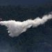 A tűzoltók végül vízhordó repülőgépek segítségével megfékezték a lángokat
