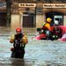 Már halálos áldozata is van az Anglia északnyugati és Skócia déli vidékein pusztító özönvíznek