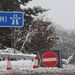Szerdán fél méter hó is esett ezeken a vidékeken. A hóhelyzet komolysága miatt még csütörtökön is törölni kellett a Londonból induló, illetve oda tartó járatokat, így a Malév két, Gatwickbe tartó járatát is.
