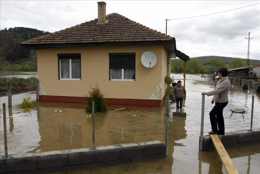 A Sajó Sajópüspökinél 2010. április 16-án este, ahol gyengén áradó vízállás mellett 349 centiméteres értéket mértek. Ez a karácsonykor levonult árvízszintnél több mint 10 centiméterrel magasabb, akkor 338 centiméterrel tetőzött a folyó. 