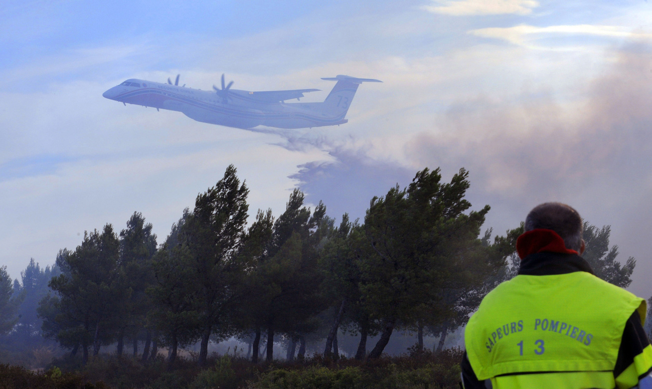 650 tűzoltót, 75 tűzoltó kocsit, több repülőt és helikoptert vezényeltek a helyszínre