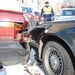 A sofőr menekülés közben egy autót összetört, majd a jeges úton megcsúszott és egy parkoló autónak csapódott, végül a rendőrök autójába is beletolatott