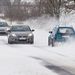 Autók haladnak a 36-os főút hóátfúvásos szakaszán Nyíregyháza és Tiszavasvári között. 