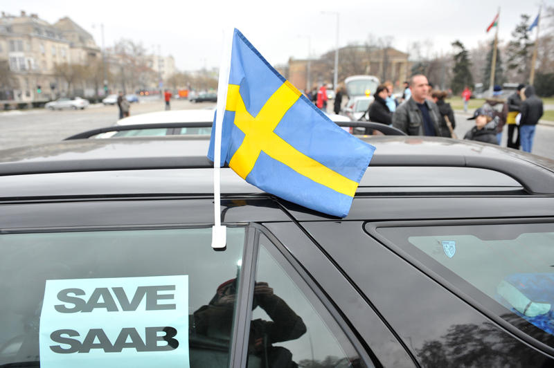 A GM székházához, a vidékről érkezőkkel együtt,  végül  80 Saab érkezett meg