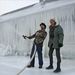 Gregory Holm amerikai fotós és barátja, Matthew Radune építész heteken át locsolt vízzel egy elhagyott, lebontásra ítélt épületet, hogy az így kapott jégházzal felhívja a figyelmet az országos lakáshitelválságra. 