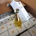Hamis parfümök a Vám- és Pénzügyőrség ártándi hidegraktárában, abból a mintegy 850 millió forint értékű készletből, amelyet a pénzügyőrök Püspökladánynál foglaltak le 2010 januárjában.