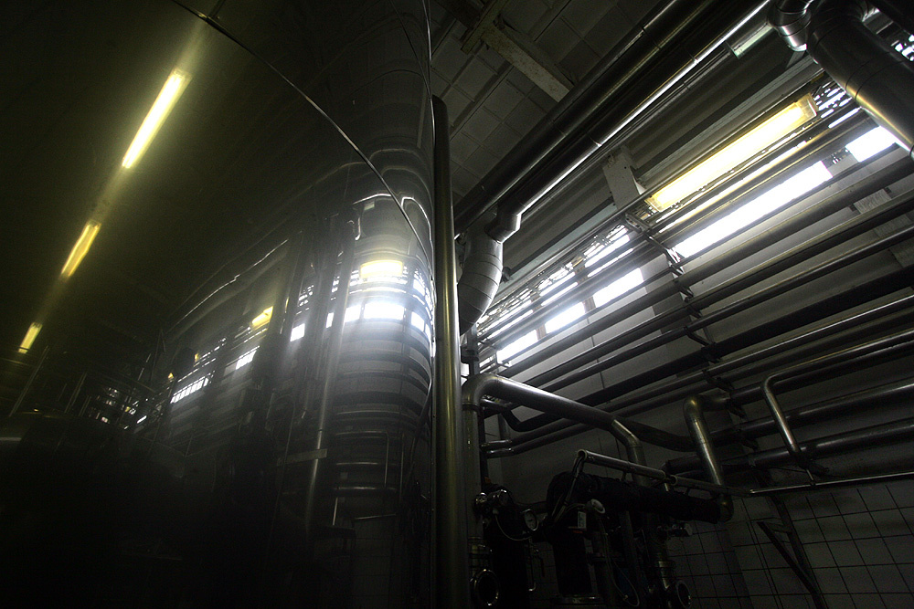 A hatalmas silóban árpát tárolnak.