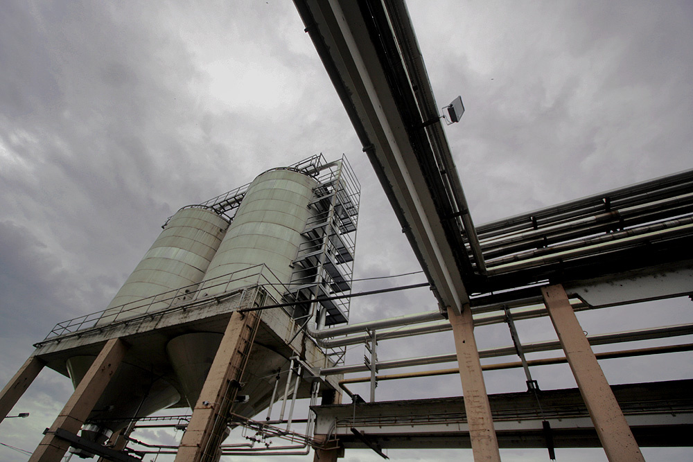 A hatalmas silóban árpát tárolnak.