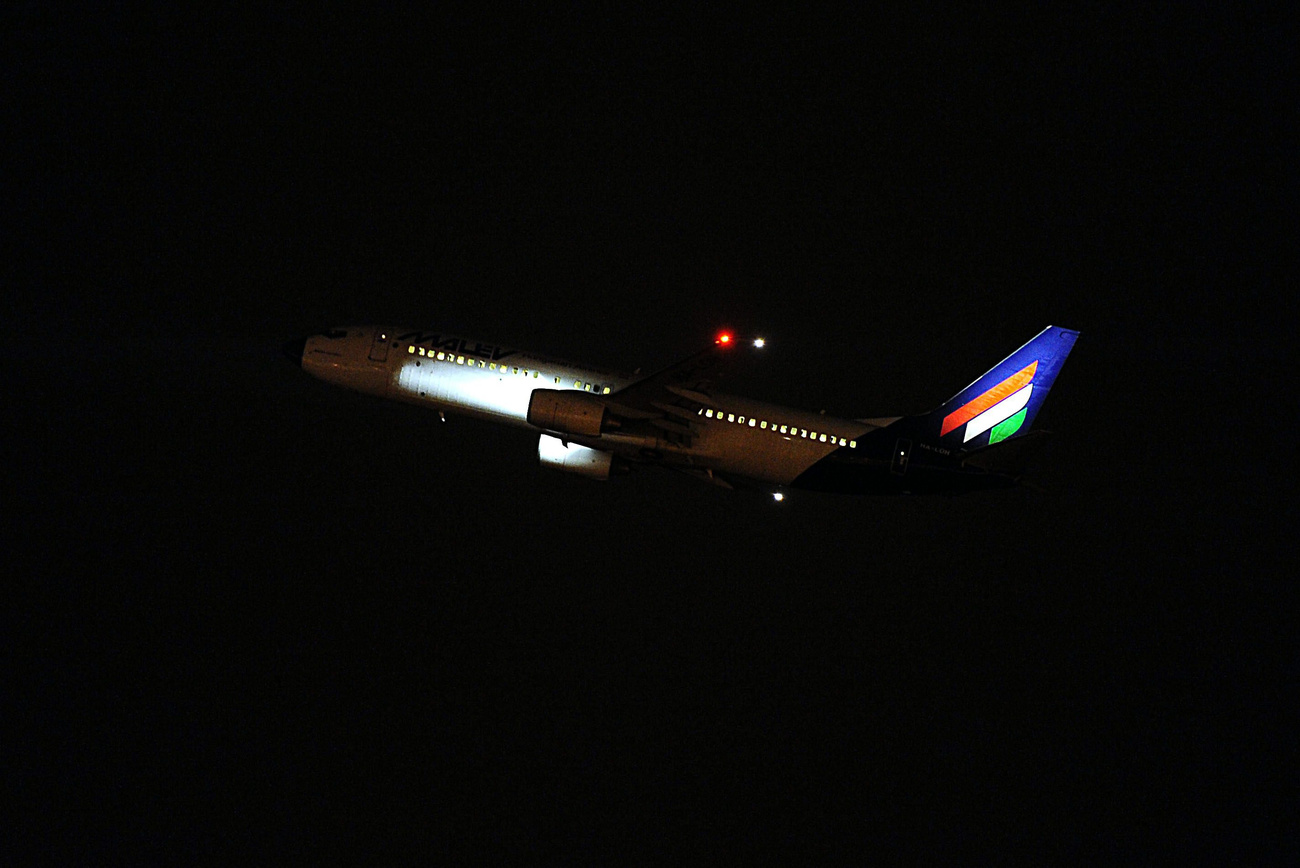Bye-bye Malév! 2012. február 3.
Mécsesek égnek a Budapest Liszt Ferenc Nemzetközi Repülőtér 2a terminálján 2012. február 3-án. A Malév 66 évnyi csaknem folyamatos működés után 2012. február 3-án leállt.