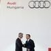 2011. július 7.
Orbán Viktor miniszterelnök (j) és Rupert Stadler az AUDI AG igazgatótanácsának elnöke kezet fognak az Audi gyár új alapkőletételénél Győrben. 