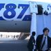 Január közepén kivonta a forgalomból a Dreamlinereket a két nagy japán légitársaság. Azután döntöttek így, hogy az All Nippon Airways egyik 787-ese kényszerleszállást hajtott végre Japánban.
