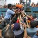 Indonézia: Vasárnap elsüllyedt a napokban kigyulladt komphajó, miután a kikötőbe vontatták. Az áldozatok számát egyelőre 40 és 120 közé teszik a különböző források.