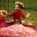 Kína: Ujgur asszony hagyományörző tánca.