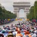 Franciaország: A 94. Tour de France utolsó befutója a párizsi diadalív előtt.