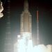 Francia Guayana: Ariane 5-ös hordozórakéta startja a Kourou-ban lévő európai űrrepülőtéren. A rakéta később sikeresen Föld körüli pályára állította a RASCOM-QAF1 és a Horizons-2 műholdat. 
