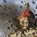 DECEMBER
India: Lángok csapnak fel a mumbai Taj Mahal hotel tetejéből. A városban több helyen terroristák robbantottak és lövöldöztek, több mint százan meghaltak.
