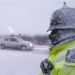 Egyesült Királyság: Rendőr a hóviharban.