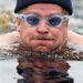 Finnország: Úszó a jeges vízben a 21. finn téli úszóbajnokságon.