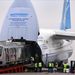 Németország: A Bombardier Movia metrókocsiját egy Antonov An-124-es repülőgéppel szállítják Indiába. A 22 méter hosszú, 45 tonna súlyú vagon újdelhiben közlekedik majd.