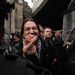 Magyarország: Március 15., kora délután a Március 15-e téren. Felkészült demonstráló – október 23-án már kiverték a fogát.
Az index cikke »