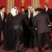 Egyesült Királyság: Botrányt kavart az a fotó, amin Obama meghajlással köszönti a szaudi királyt a G20-ak londoni találkozóján. A Fehér Ház szerint „nem meghajlás volt, csak két kézzel fogott kezet, és magasabb, mint a király”. Az index cikke »