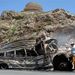 Pakisztán: Tálibok által felgyújtott autóbusz a törzsi területeken