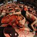 Spanyolország: PETA-aktivisták tüntetése a bikafuttatások ellen Pamplonában