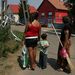 Magyarország: Több lövéssel megöltek egy középkorú cigány asszonyt, lányát pedig megsebesítették ismeretlenek a Szabolcs megyei Kislétán.

