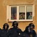 A rendőrök megakadályozták több száz jobboldali szélsőséges behatolását a romák lakta városnegyedbe