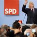A szociáldemokraták (SPD) a háború utáni legrosszab eredményüket érték el a szavazatok 22,7 százalékával. Ez egy nagyon keserű nap a német szociáldemokráciának, egy nagyon keserű vereség, ezen nincs mit szépíteni, mondta Frank-Walter Steinmeier a szociáldemokraták kancellárjelöltje.